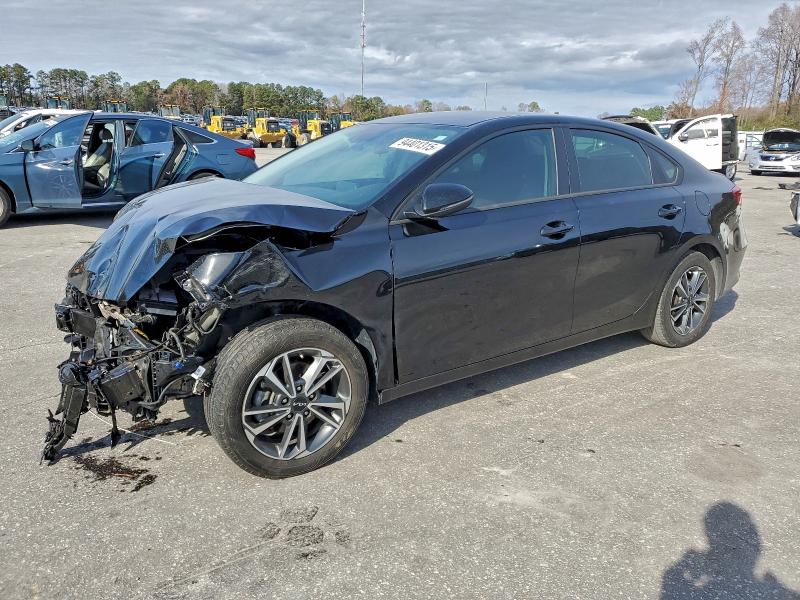 2023 Kia Forte მანქანა იყიდება აუქციონზე, vin: 3KPF24AD8PE564591, აუქციონის ნომერი: 94401315
