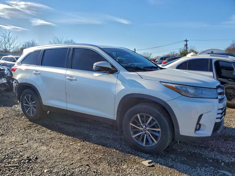 Продаж на аукціоні авто 2019 Toyota Highlander, vin: 5TDJZRFH9KS587231, номер лоту: 94098705