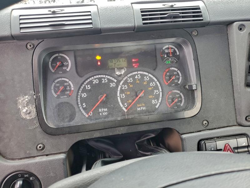 Продаж на аукціоні авто 2014 Freightliner Cascadia, vin: 1FUBGEDV7ELFT4301, номер лоту: 93030815
