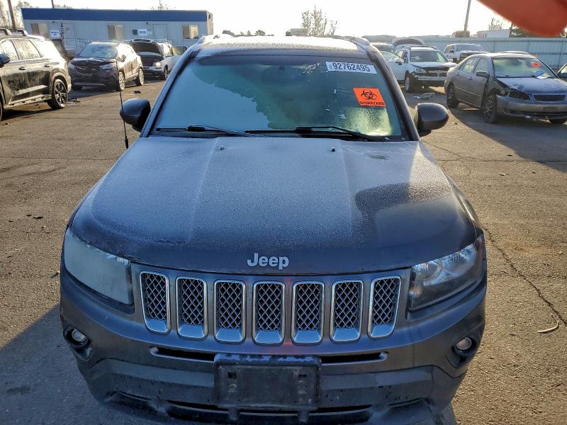 92762495 :رقم المزاد ، 1C4NJDEB0HD191105 vin ، 2017 Jeep Compass مزاد بيع