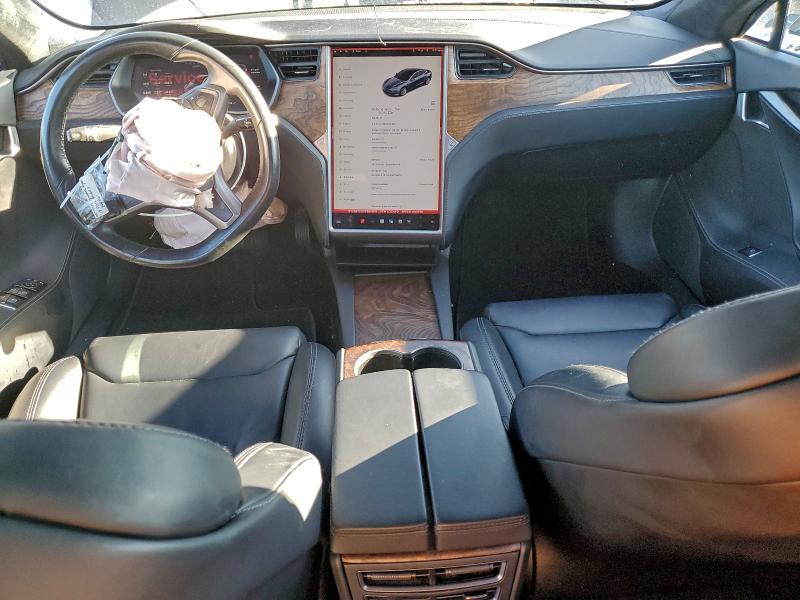 90826585 :رقم المزاد ، 5YJSA1E23JF261860 vin ، 2018 Tesla Model S مزاد بيع