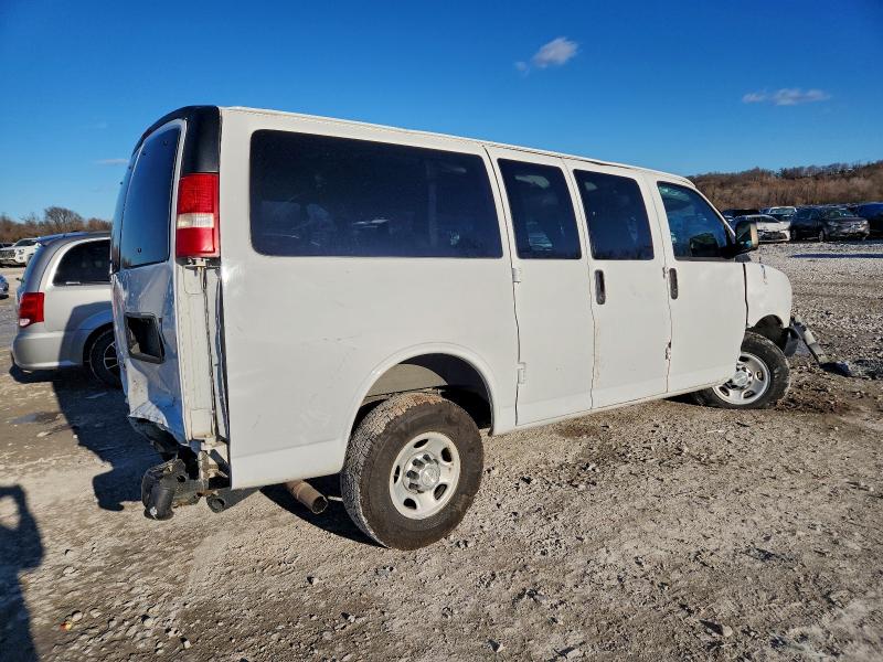 94646215 :رقم المزاد ، 1GNWGPFG1F1271601 vin ، 2015 Chev Express مزاد بيع