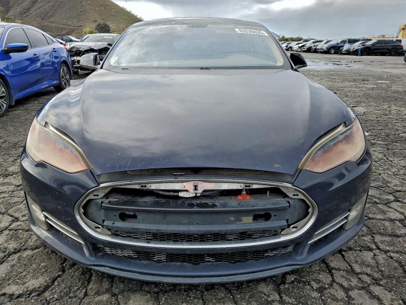2013 Tesla Model S მანქანა იყიდება აუქციონზე, vin: 5YJSA1CG1DFP04719, აუქციონის ნომერი: 93536635