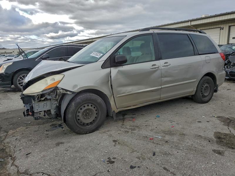94166025 :رقم المزاد ، 5TDKK4CC5AS293764 vin ، 2010 Toyota Sienna مزاد بيع