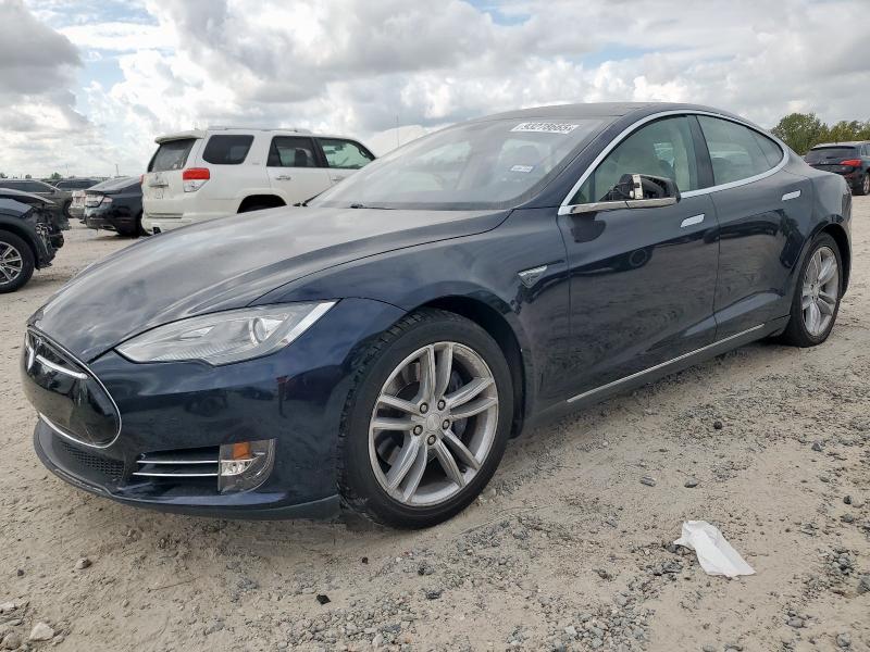2014 Tesla Model S მანქანა იყიდება აუქციონზე, vin: 5YJSA1S12EFP48713, აუქციონის ნომერი: 93278665