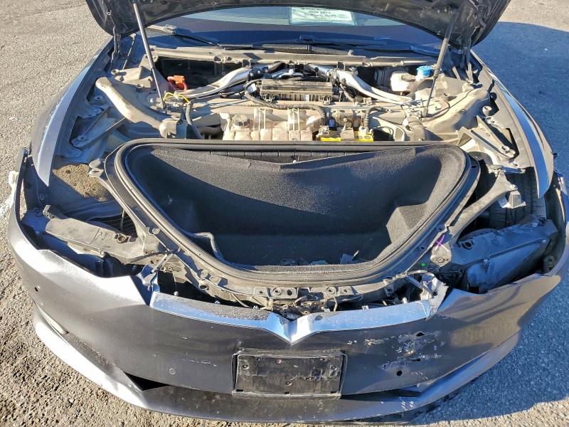 90826585 :رقم المزاد ، 5YJSA1E23JF261860 vin ، 2018 Tesla Model S مزاد بيع