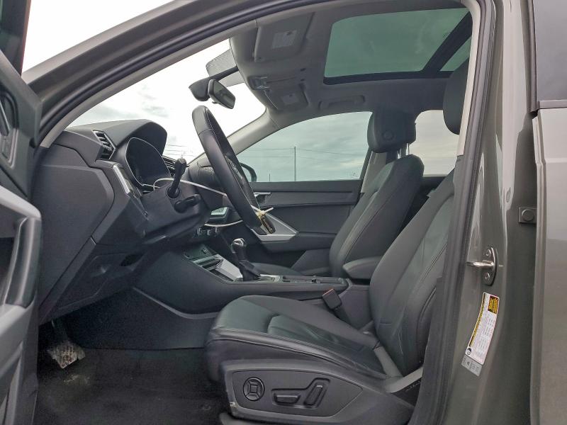 93832155 :رقم المزاد ، WA1AUCF35N1035866 vin ، 2022 Audi Q3 مزاد بيع