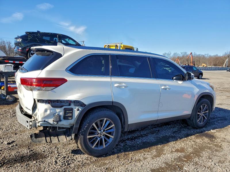 Продаж на аукціоні авто 2019 Toyota Highlander, vin: 5TDJZRFH9KS587231, номер лоту: 94098705