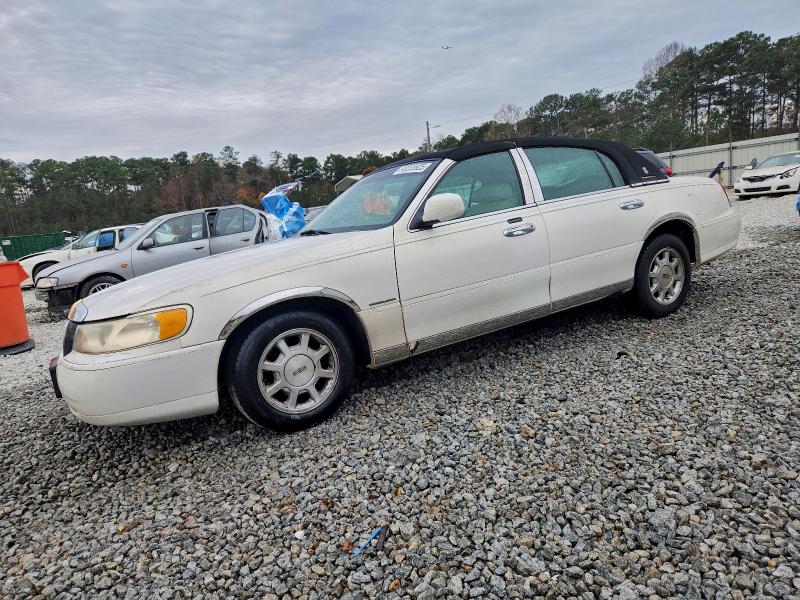 2000 Lincoln Town Car მანქანა იყიდება აუქციონზე, vin: 1LNHM82W5YY864154, აუქციონის ნომერი: 93235825