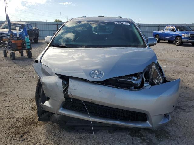 93194145 :رقم المزاد ، 5TDYZ3DC2HS886152 vin ، 2017 Toyota Sienna مزاد بيع