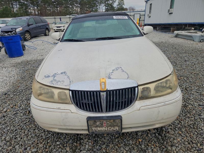 93235825 :رقم المزاد ، 1LNHM82W5YY864154 vin ، 2000 Lincoln Town Car مزاد بيع