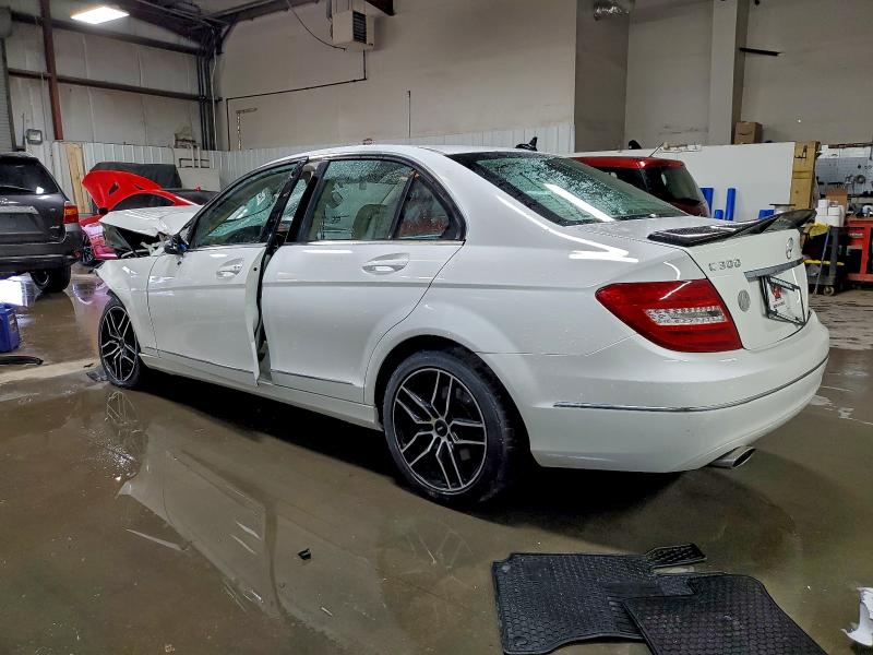 Продажа на аукционе авто 2013 Mercedes-benz C, vin: WDDGF8AB5DR263930, номер лота: 93436165