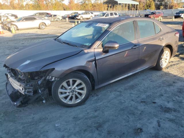 90116985 :رقم المزاد ، 4T1C11AK8NU665336 vin ، 2022 Toyota Camry مزاد بيع