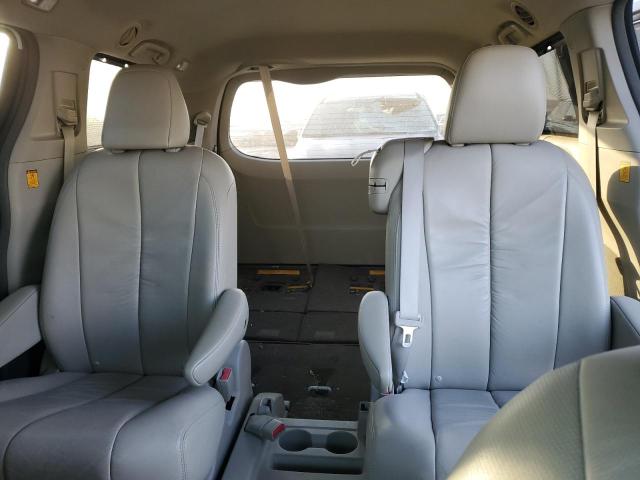 93550225 :رقم المزاد ، 5TDYK3DC2BS105514 vin ، 2011 Toyota Sienna مزاد بيع