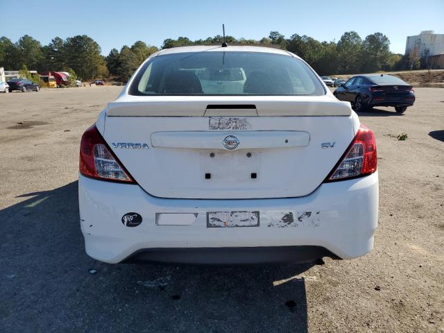 90809265 :رقم المزاد ، 3N1CN7AP8JL841803 vin ، 2018 Nissan Versa S مزاد بيع