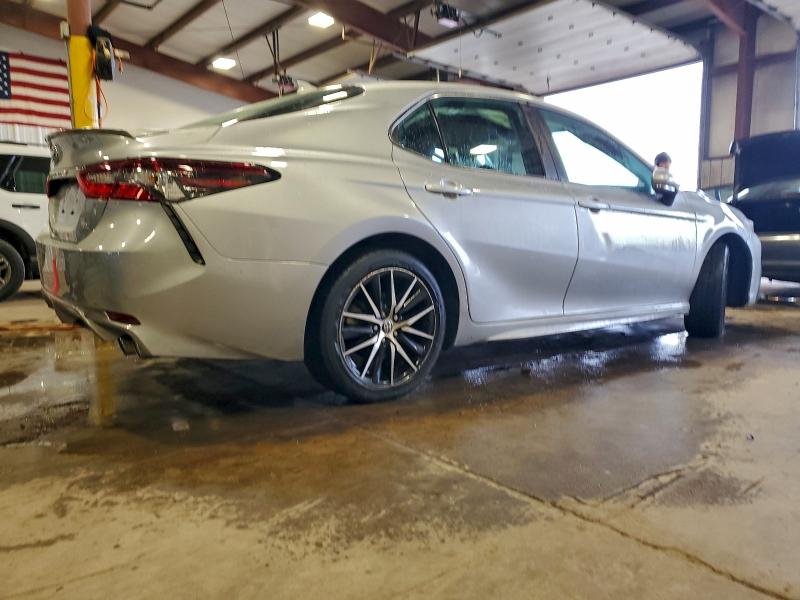 93521195 :رقم المزاد ، 4T1G11AKXNU633151 vin ، 2022 Toyota Camry مزاد بيع