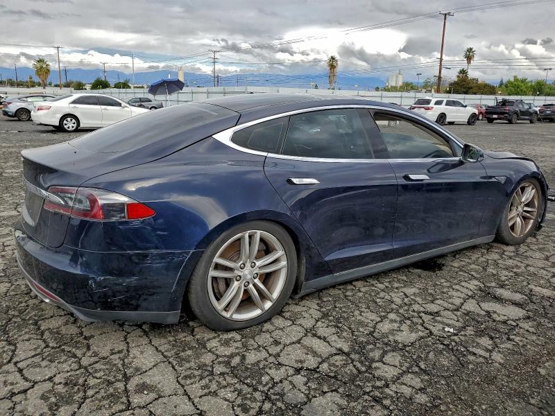 2013 Tesla Model S მანქანა იყიდება აუქციონზე, vin: 5YJSA1CG1DFP04719, აუქციონის ნომერი: 93536635