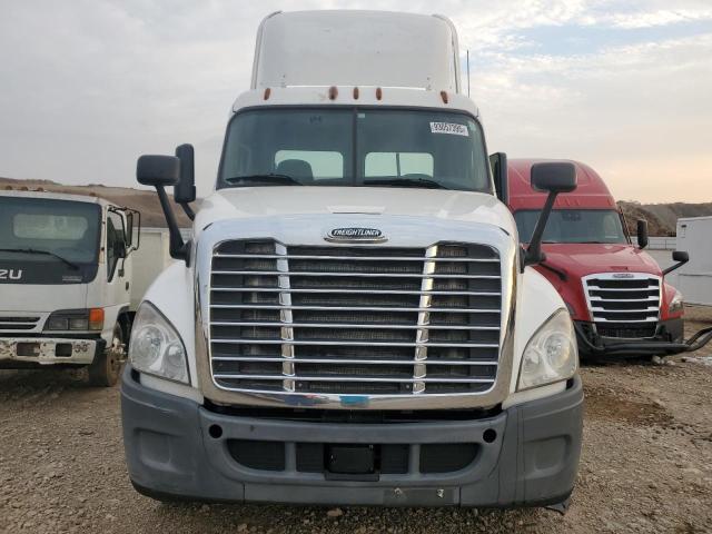2015 Freightliner Cascadia მანქანა იყიდება აუქციონზე, vin: 1FUBGEDV5FLGH4750, აუქციონის ნომერი: 93057395