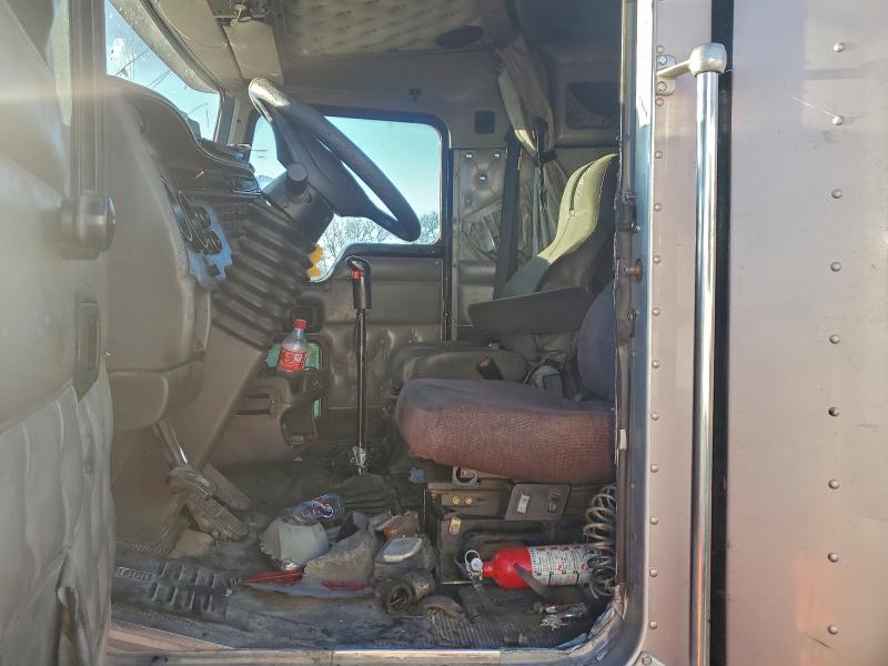 2005 Kenworth Tractor მანქანა იყიდება აუქციონზე, vin: 1XKADB8X35J081975, აუქციონის ნომერი: 94117275