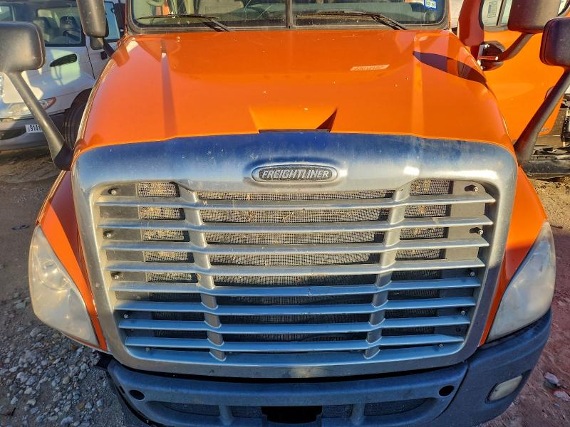 93678765 :رقم المزاد ، 3AKJGLDR0GSGX9576 vin ، 2016 Freigliner Cascadia 125 مزاد بيع