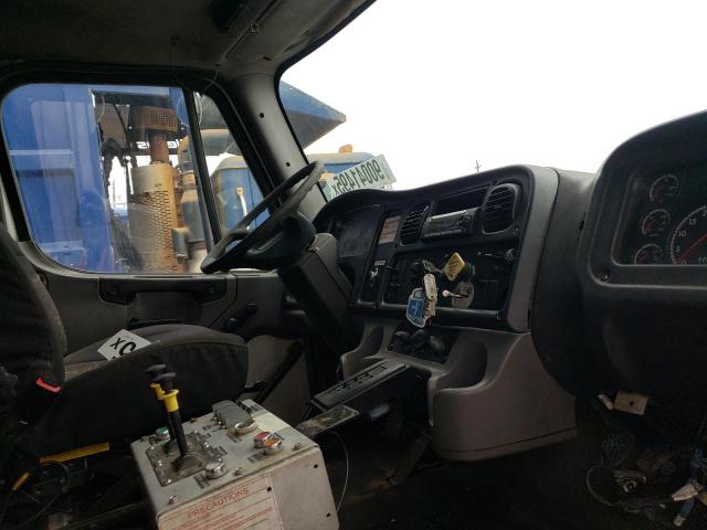 Продажа на аукционе авто 2011 Freightliner M2 106 Med, vin: 1FVACXBS5BHAZ2317, номер лота: 90041495