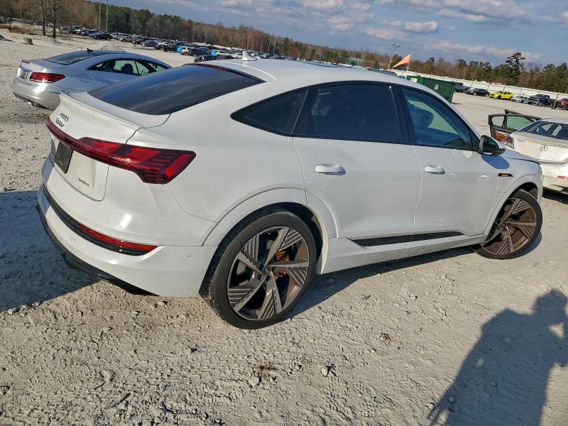 94140395 :رقم المزاد ، WA13AAGE4NB038922 vin ، 2022 Audi E-tron مزاد بيع