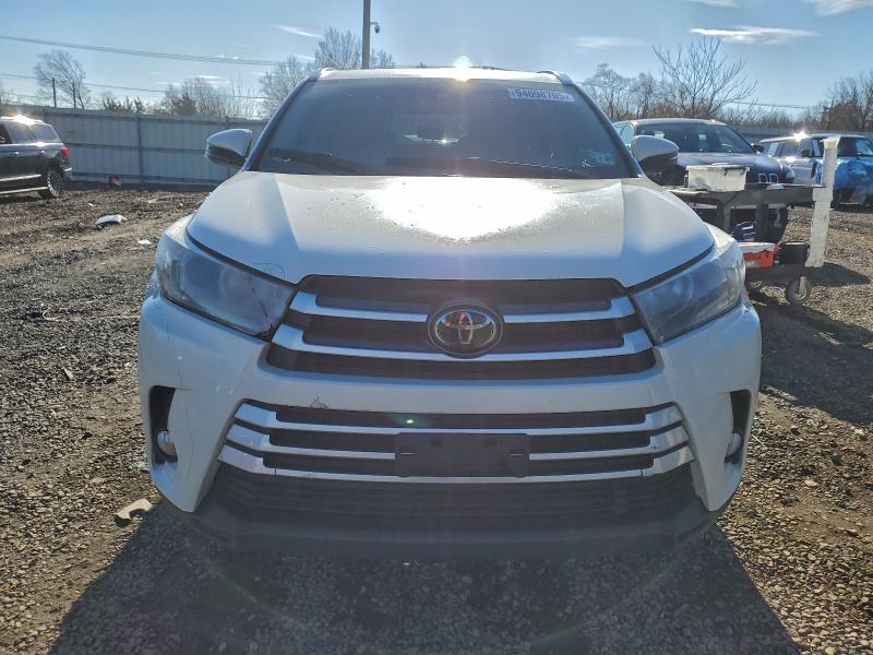 Продаж на аукціоні авто 2019 Toyota Highlander, vin: 5TDJZRFH9KS587231, номер лоту: 94098705