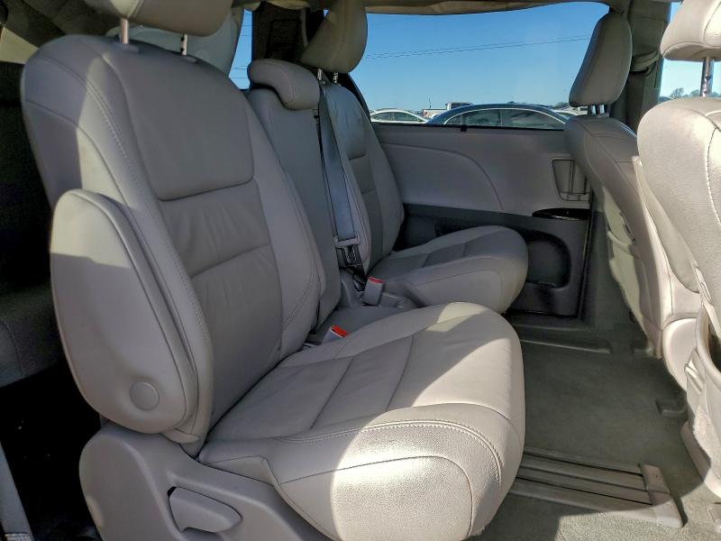 94069745 :رقم المزاد ، 5TDYZ3DC4KS984042 vin ، 2019 Toyota Sienna Xle مزاد بيع