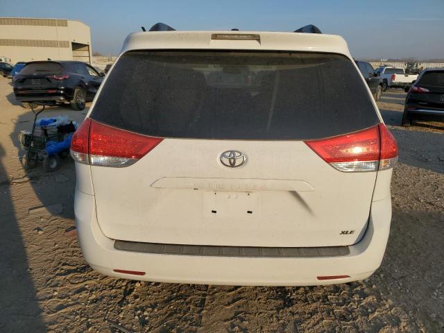 93550225 :رقم المزاد ، 5TDYK3DC2BS105514 vin ، 2011 Toyota Sienna مزاد بيع