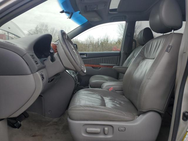 53142656 :رقم المزاد ، 5TDYK4CC3AS316002 vin ، 2010 Toyota Sienna مزاد بيع