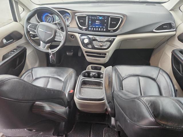 92702065 :رقم المزاد ، 2C4RC1BG4HR711684 vin ، 2017 Chrysler Pacifica مزاد بيع