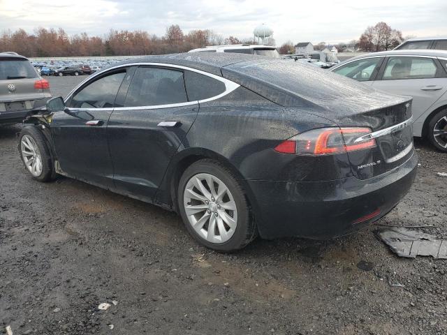 92041785 :رقم المزاد ، 5YJSA1E28JF266682 vin ، 2018 Tesla Model S مزاد بيع