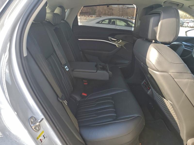 94140395 :رقم المزاد ، WA13AAGE4NB038922 vin ، 2022 Audi E-tron مزاد بيع