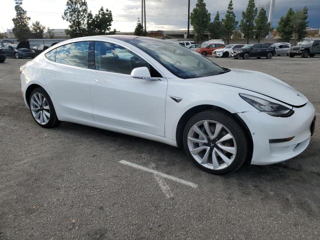 92942815 :رقم المزاد ، 5YJ3E1EA0JF018426 vin ، 2018 Tesla Model 3 مزاد بيع
