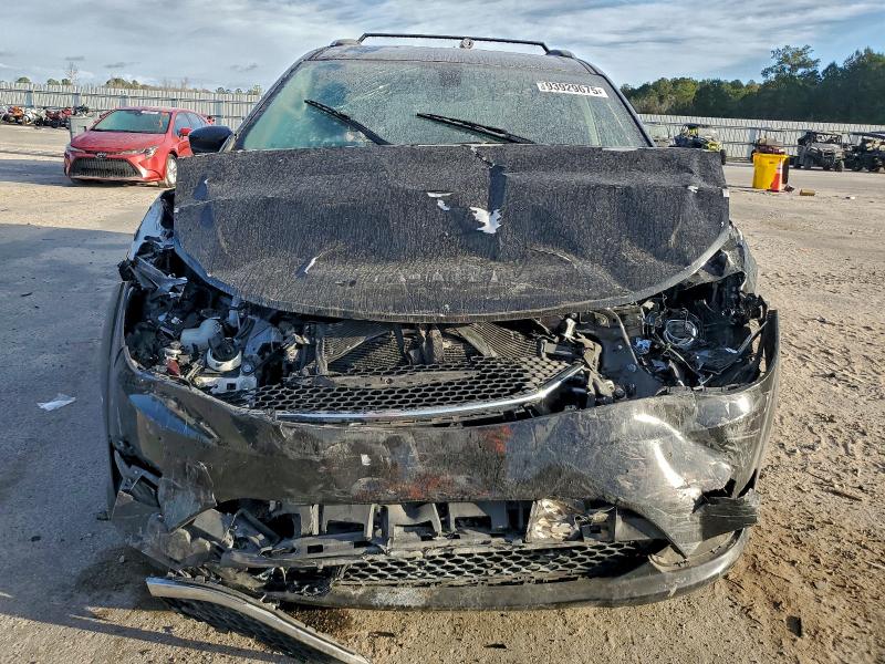 93929675 :رقم المزاد ، 2C4RC1BG1JR114336 vin ، 2018 Chrysler Pacifica مزاد بيع