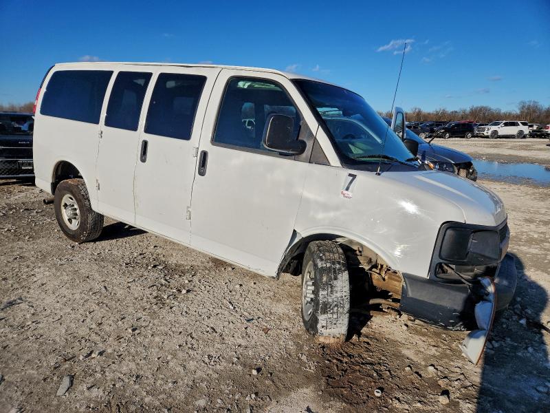 94646215 :رقم المزاد ، 1GNWGPFG1F1271601 vin ، 2015 Chev Express مزاد بيع