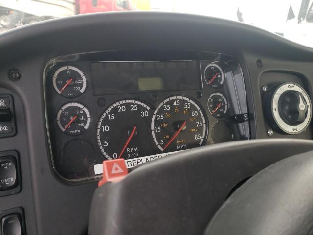 77500763 :رقم المزاد ، 1FVACWDDX5HU79553 vin ، 2005 Freightliner M2 106 Medium Duty مزاد بيع