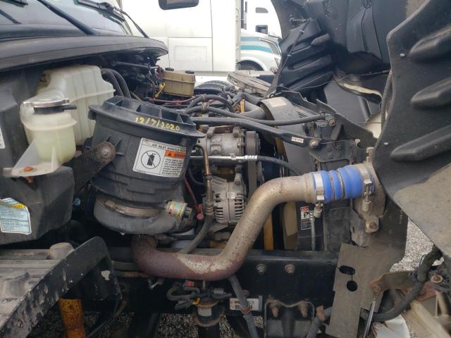 77500763 :رقم المزاد ، 1FVACWDDX5HU79553 vin ، 2005 Freightliner M2 106 Medium Duty مزاد بيع