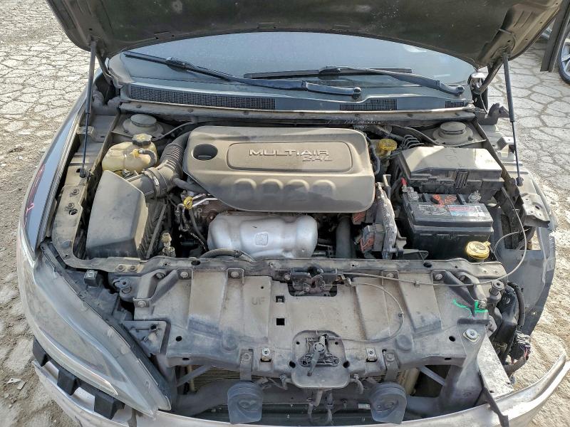 96098565 :رقم المزاد ، 1C3CCCAB5FN723932 vin ، 2015 Chrysler 200 Limite مزاد بيع