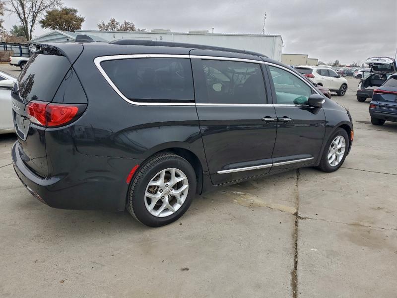 2017 Chrysler Pacifica T მანქანა იყიდება აუქციონზე, vin: 2C4RC1BG2HR820855, აუქციონის ნომერი: 97610605