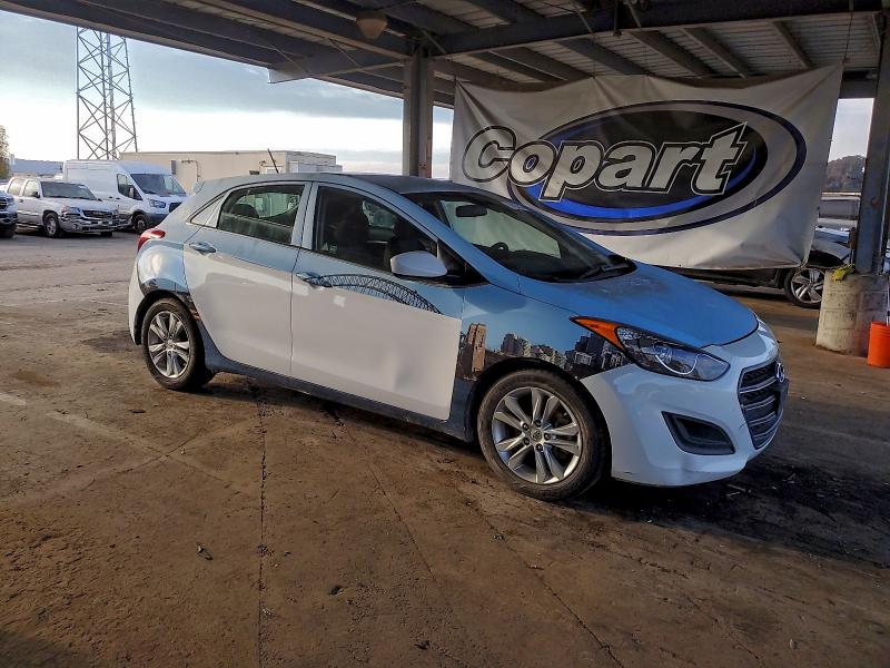 2017 Hyundai Elantra Gt მანქანა იყიდება აუქციონზე, vin: KMHD35LH7HU381529, აუქციონის ნომერი: 97357815