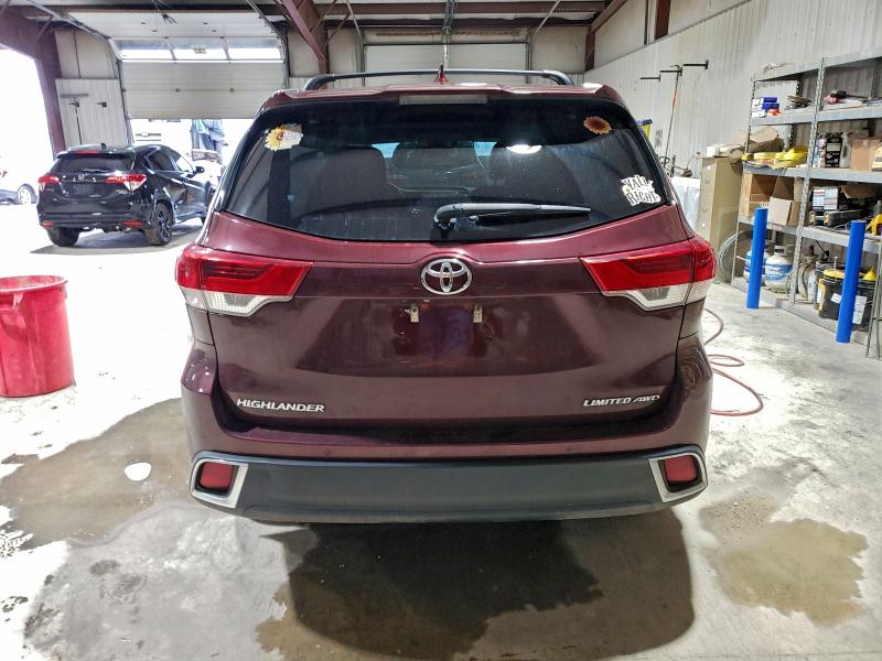 Продажа на аукционе авто 2018 Toyota Highlander, vin: 5TDDZRFH2JS843771, номер лота: 93187135