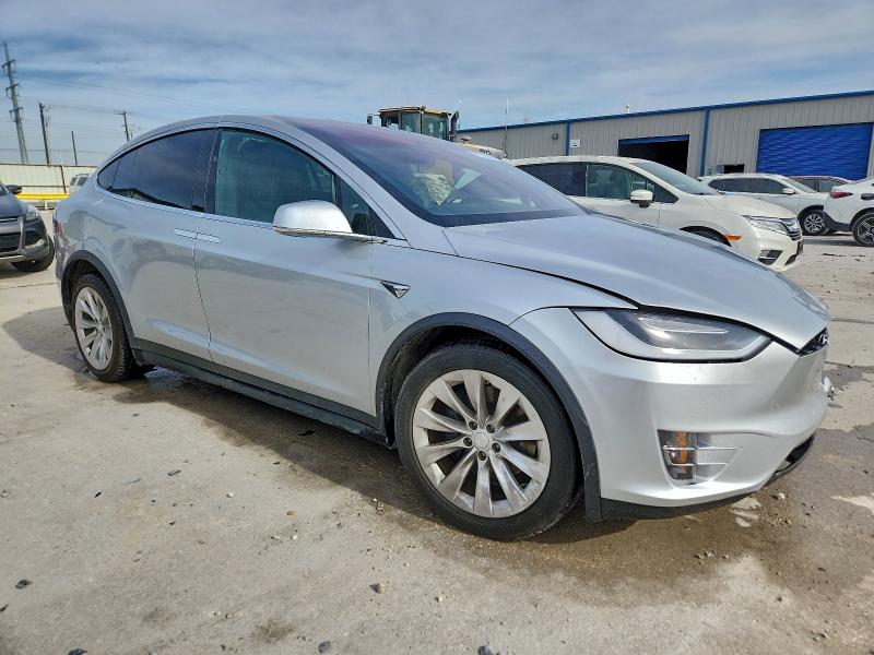 2018 Tesla Model X მანქანა იყიდება აუქციონზე, vin: 5YJXCDE21JF101252, აუქციონის ნომერი: 97760545