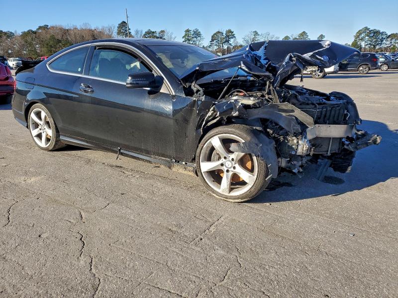 96253065 :رقم المزاد ، WDDGJ5HB5EG248215 vin ، 2014 Mercedes-benz C مزاد بيع
