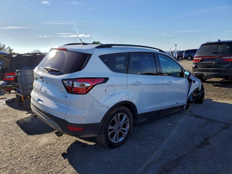 94177525 :رقم المزاد ، 1FMCU9GD0HUD99300 vin ، 2017 Ford Escape مزاد بيع
