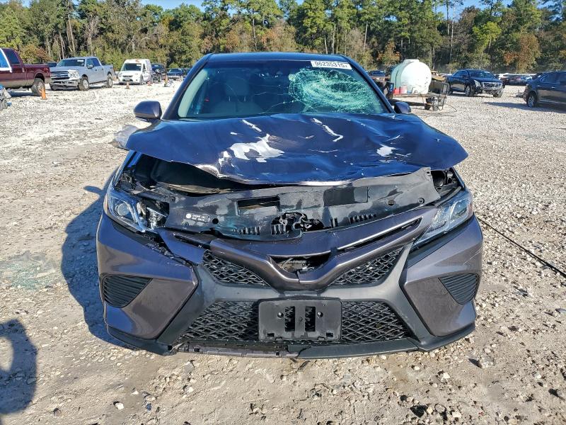 96235315 :رقم المزاد ، 4T1B11HK9JU120595 vin ، 2018 Toyota Camry مزاد بيع