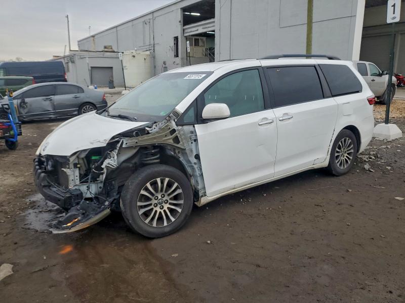 Продаж на аукціоні авто 2016 Toyota Sienna, vin: 5TDKK3DCXGS694695, номер лоту: 96577315
