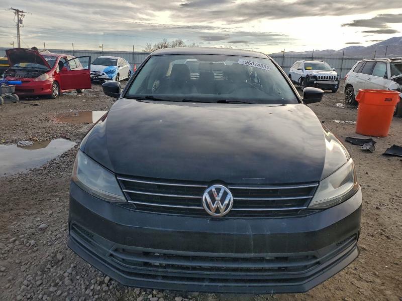 96074035 :رقم المزاد ، 3VW167AJ5HM275064 vin ، 2017 Volkswagen Jetta مزاد بيع