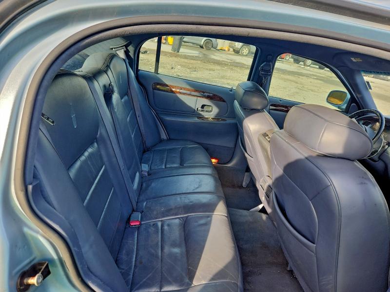 Продаж на аукціоні авто 1998 Lincoln Town Car, vin: 1LNFM82W9WY716108, номер лоту: 97411675