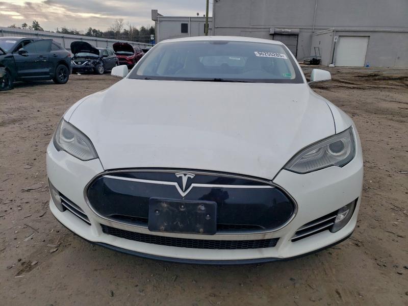2013 Tesla Model S მანქანა იყიდება აუქციონზე, vin: 5YJSA1CN8DFP03405, აუქციონის ნომერი: 96255285